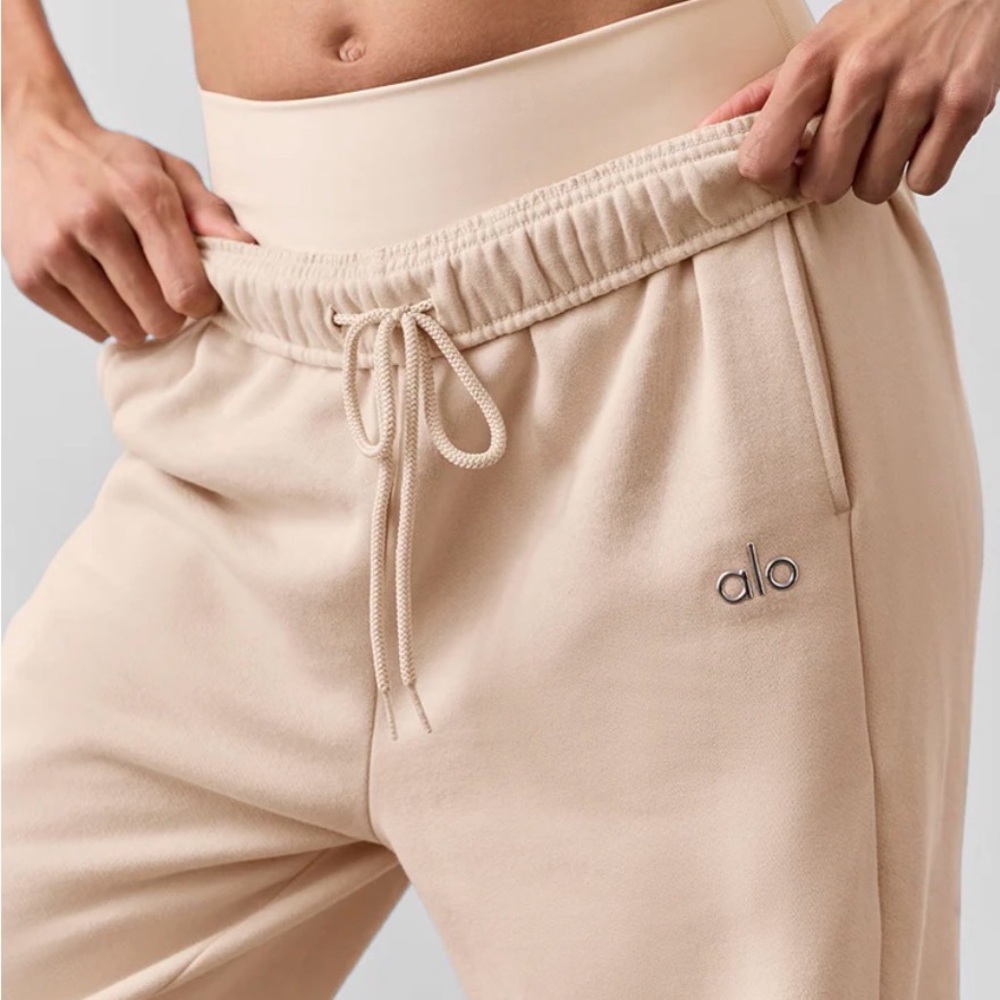 Alo BRAND NEW accolade sweatpant joggers